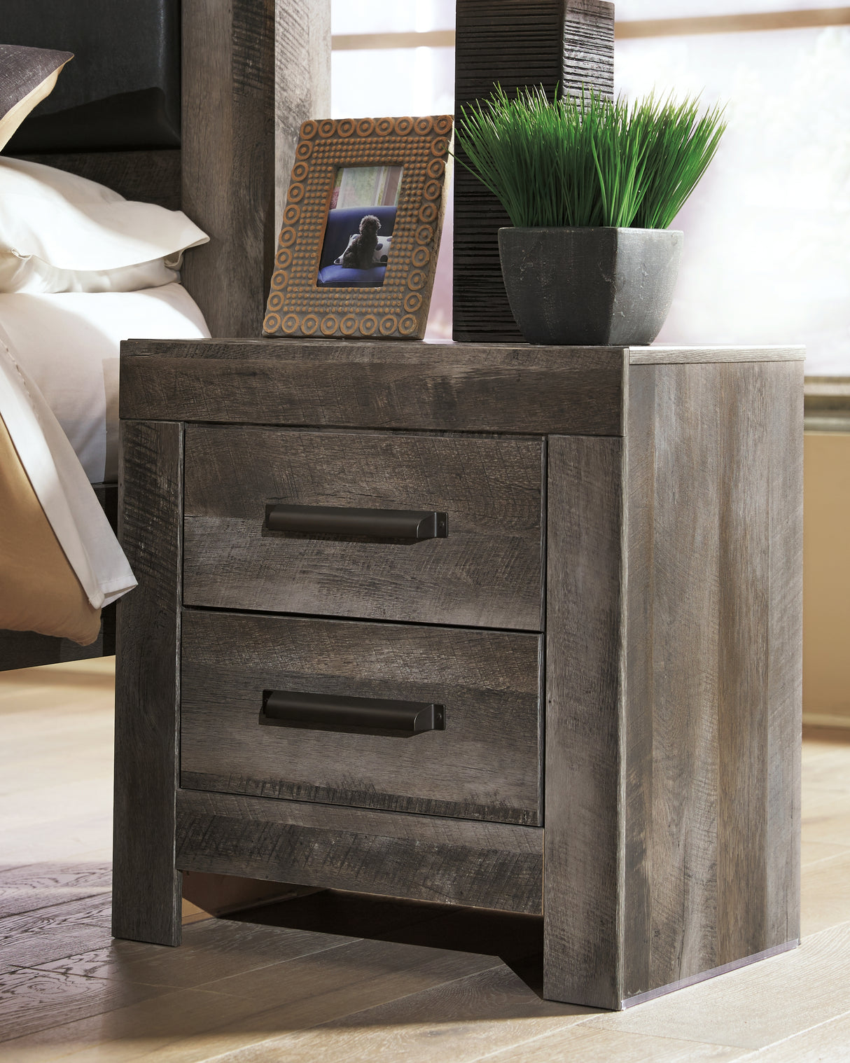 Wynnlow King Crossbuck Panel Bed with Mirrored Dresser, Chest and Nightstand in Gray from Ashley - Luna Furniture