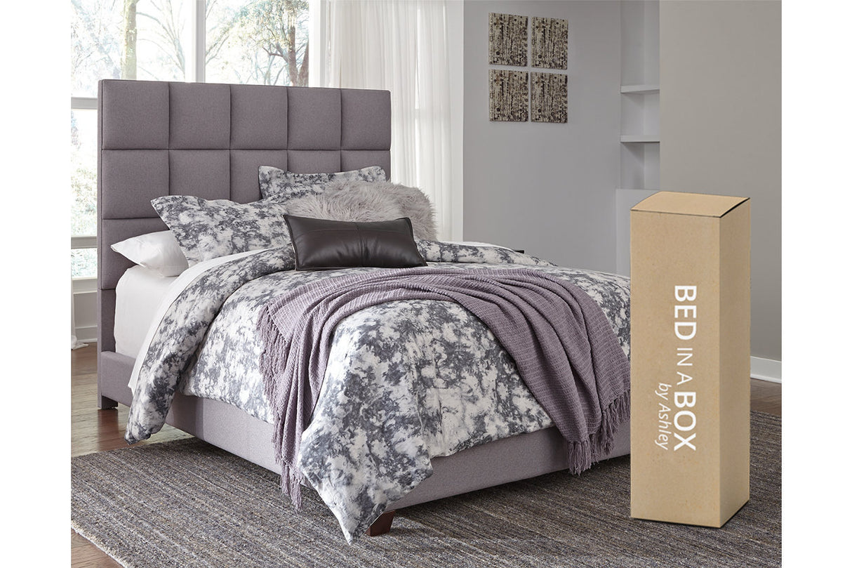 Dolante Gray Queen Upholstered Bed -  - Luna Furniture