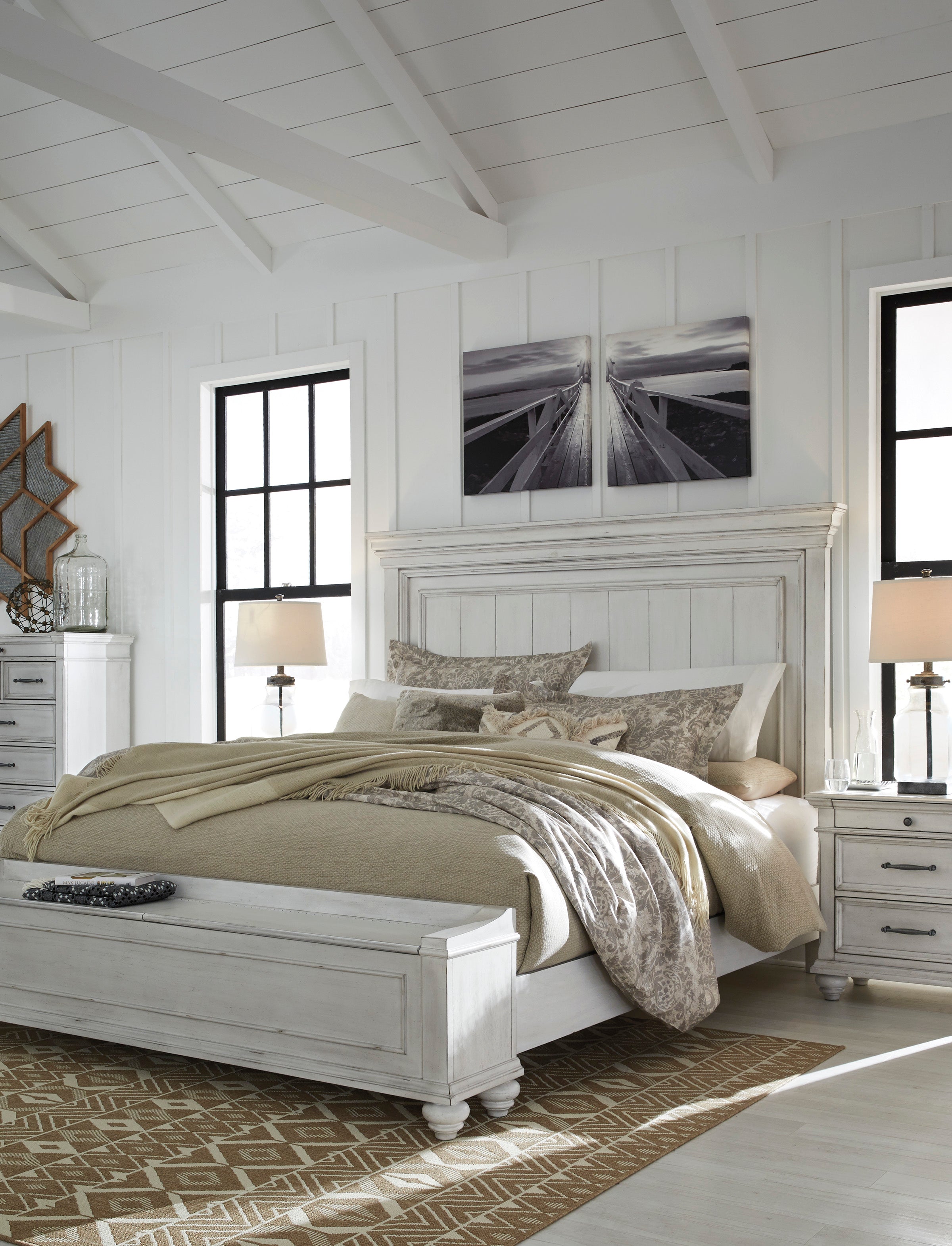 Kanwyn Whitewash Panel Storage Bedroom Set