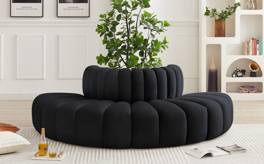 Arc Velvet 4pc. Sectional Black from Meridian - Luna Furniture