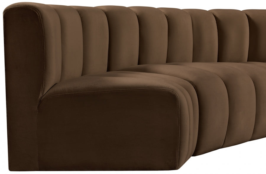 Arc Velvet 4pc. Sectional Brown from Meridian - Luna Furniture