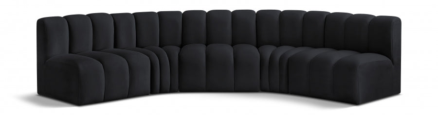 Arc Velvet 5pc. Sectional Black from Meridian - Luna Furniture