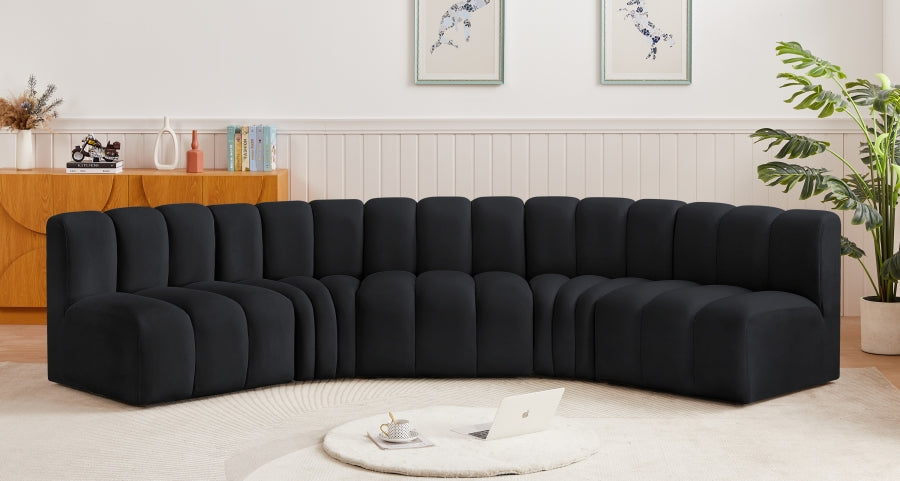 Arc Velvet 5pc. Sectional Black from Meridian - Luna Furniture