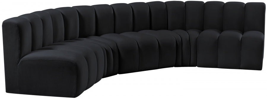 Arc Velvet 5pc. Sectional Black from Meridian - Luna Furniture