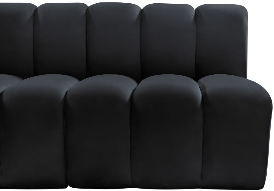 Arc Velvet 5pc. Sectional Black from Meridian - Luna Furniture