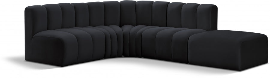 Arc Velvet 5pc. Sectional Black from Meridian - Luna Furniture