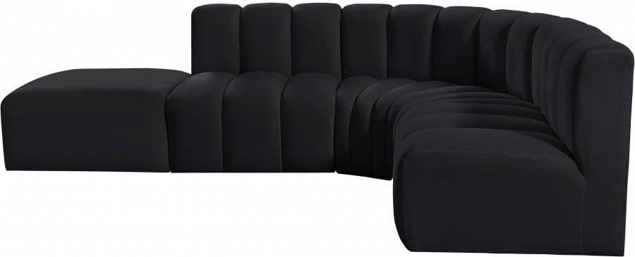 Arc Velvet 5pc. Sectional Black from Meridian - Luna Furniture