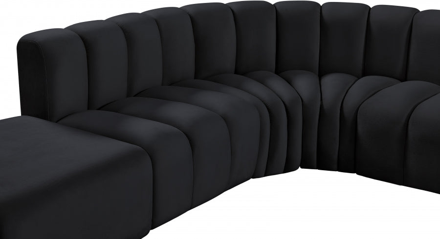 Arc Velvet 5pc. Sectional Black from Meridian - Luna Furniture