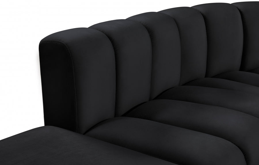 Arc Velvet 5pc. Sectional Black from Meridian - Luna Furniture