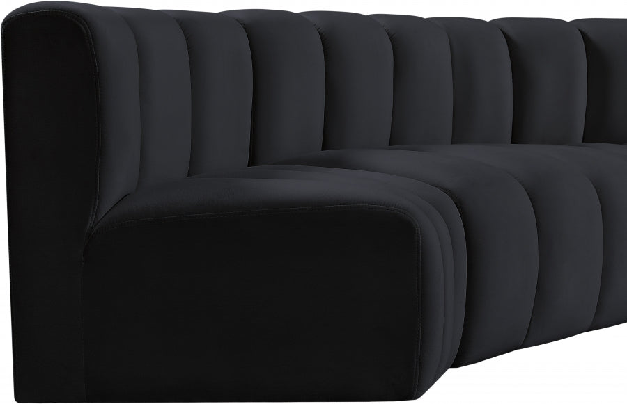 Arc Velvet 5pc. Sectional Black from Meridian - Luna Furniture