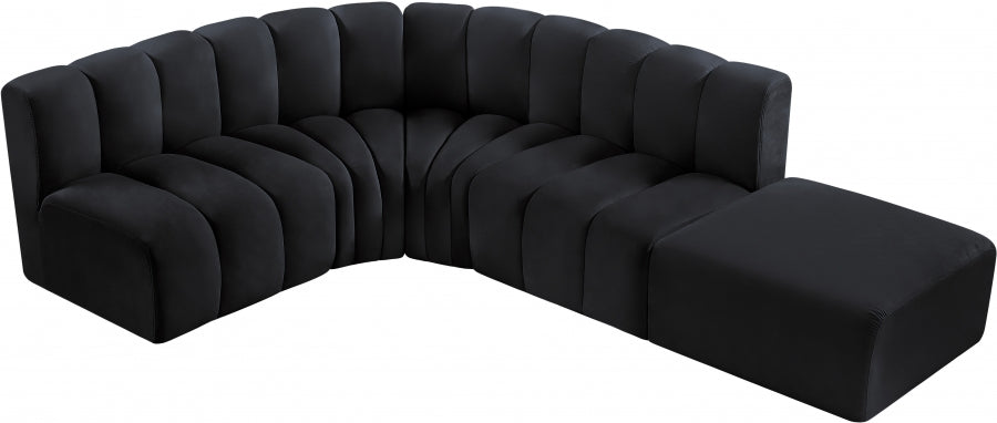 Arc Velvet 5pc. Sectional Black from Meridian - Luna Furniture