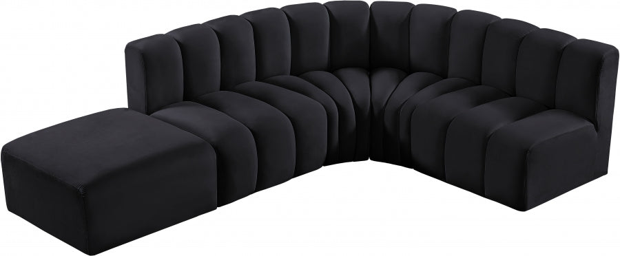 Arc Velvet 5pc. Sectional Black from Meridian - Luna Furniture