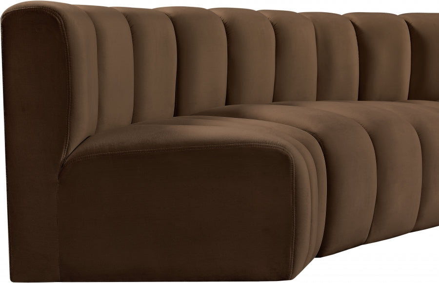 Arc Velvet 5pc. Sectional Brown from Meridian - Luna Furniture