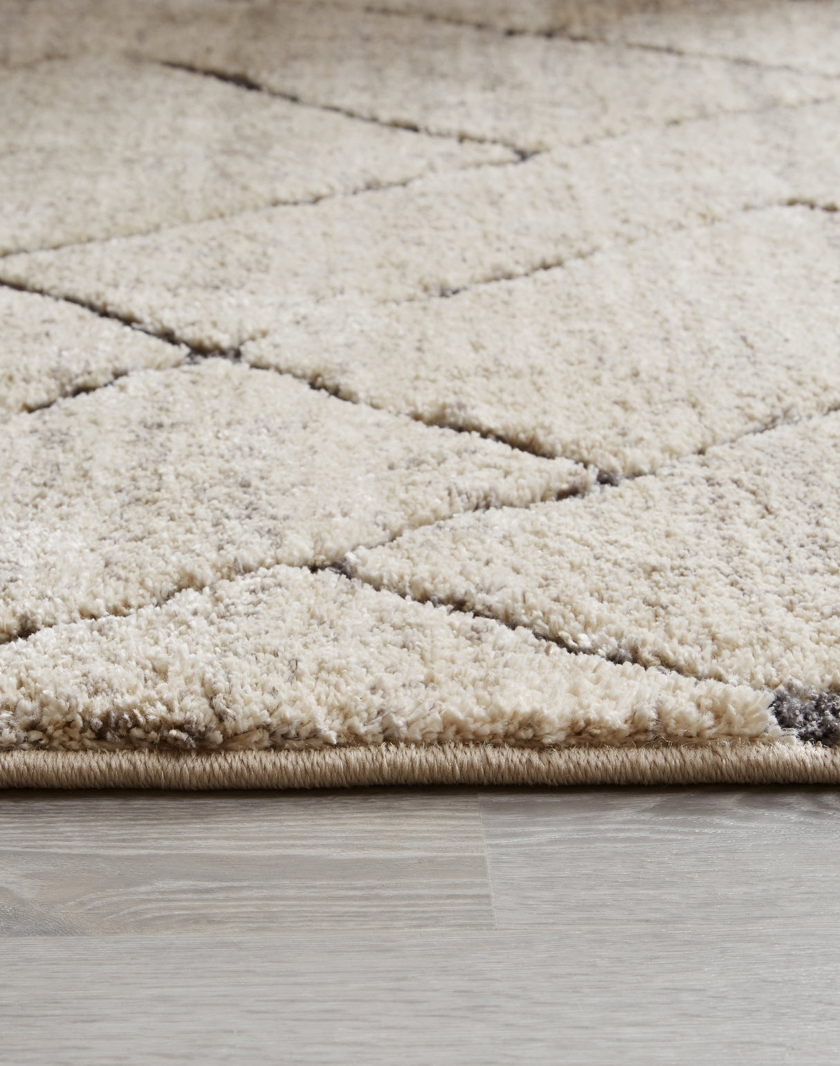 Ashbertly Gray/Cream Medium Rug from Ashley - Luna Furniture