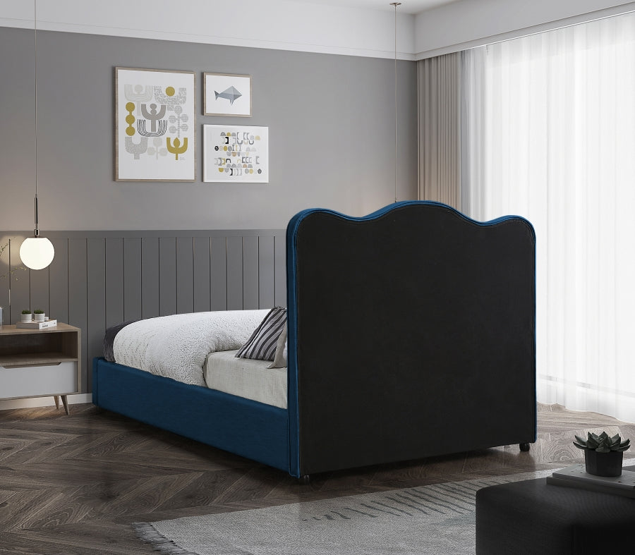 Felix Blue Linen Textured Fabric King Bed from Meridian - Luna Furniture