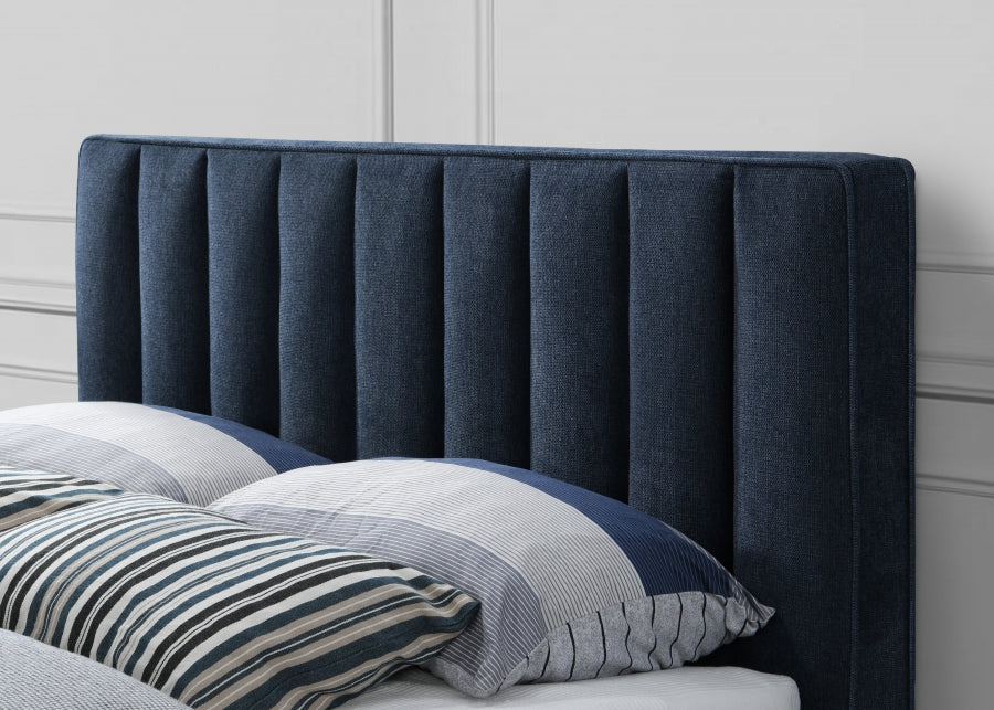 Vance Blue Mid-Century Modern Linen Textured King Bed from Meridian - Luna Furniture