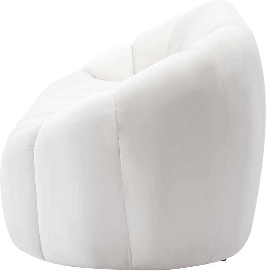 Elijah Cream Velvet Loveseat from Meridian - Luna Furniture