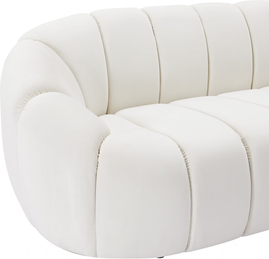 Elijah Cream Velvet Loveseat from Meridian - Luna Furniture