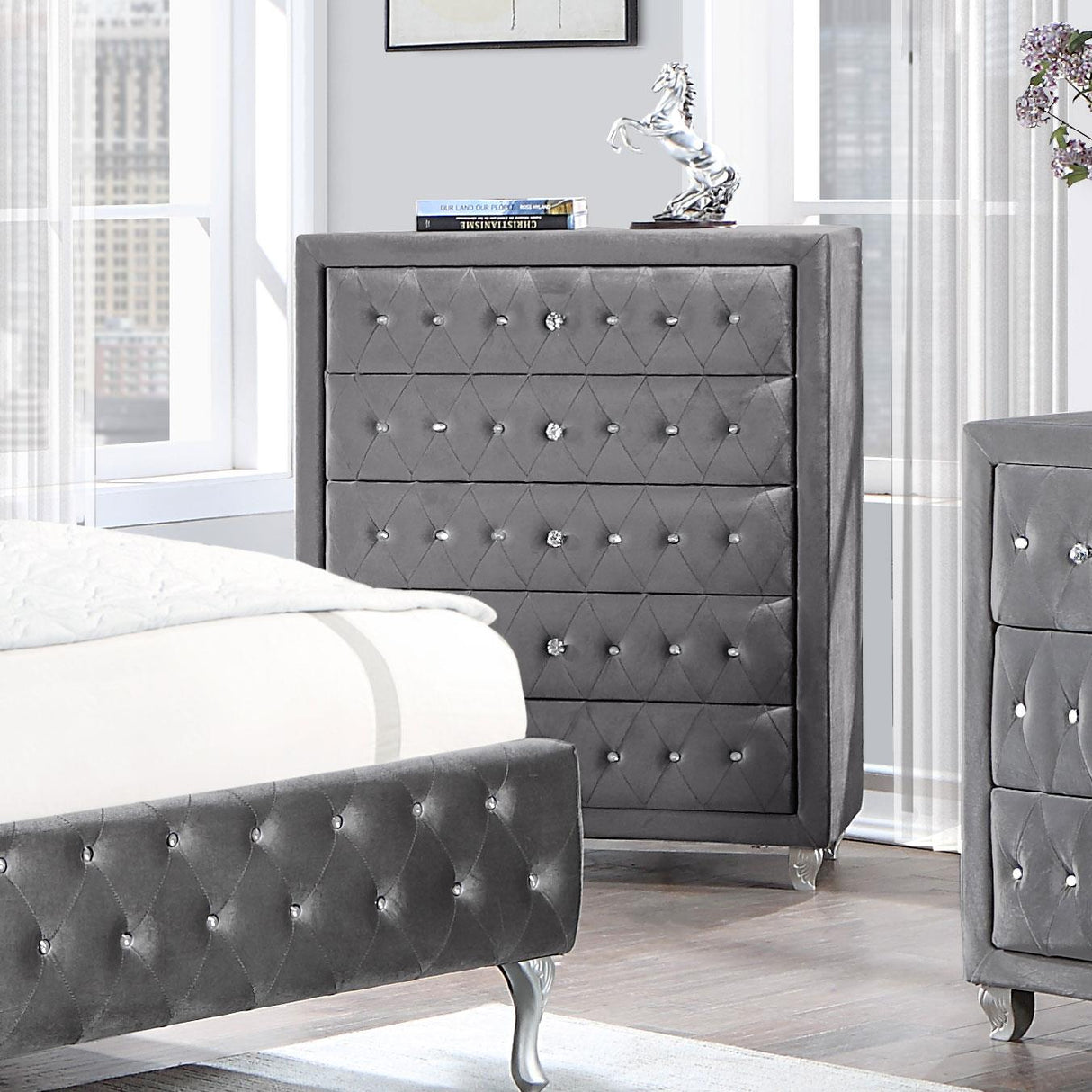 Deanna 5-drawer Rectangular Chest Grey - 205105 - Luna Furniture