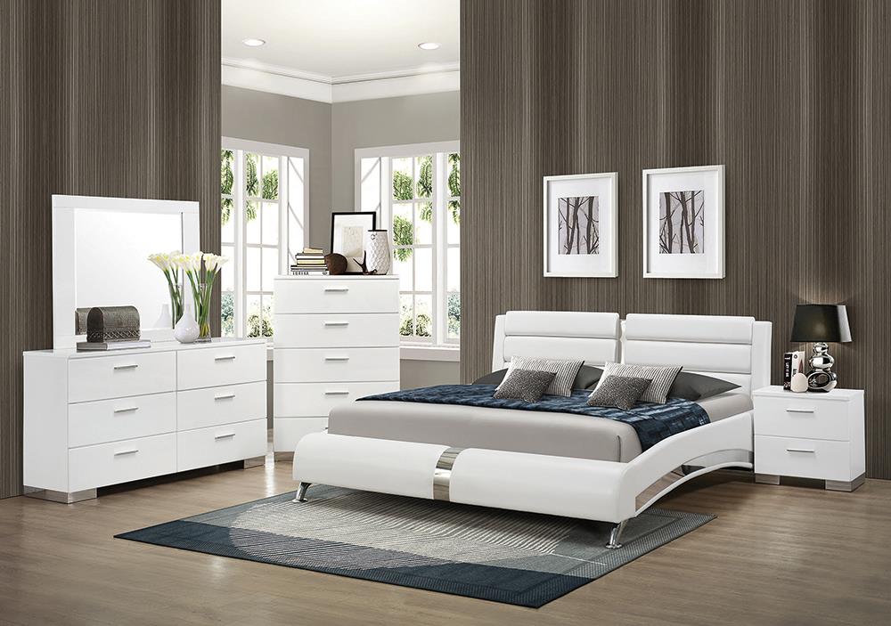 Jeremaine Glossy White 4-Piece Eastern King Bedroom Set with Plank Headboard from Coaster - Luna Furniture