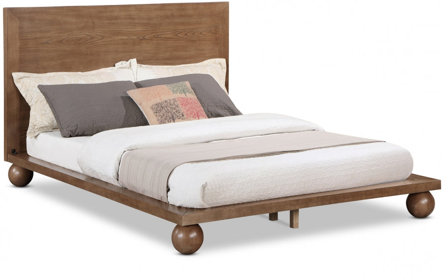 Kent King Bed (3 Boxes) Brown from Meridian - Luna Furniture