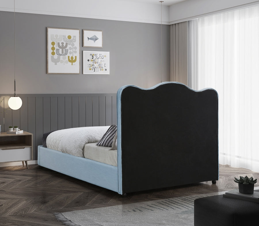 Felix Light Blue Linen Textured Fabric King Bed from Meridian - Luna Furniture