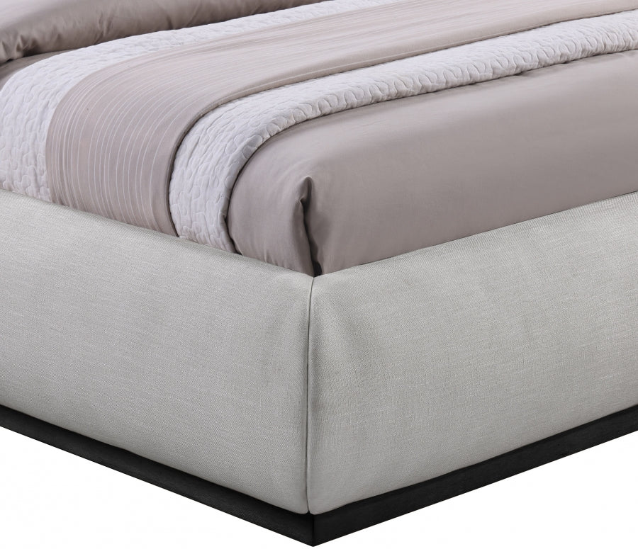 Vaughn Chenille Fabric Queen Bed Grey from Meridian - Luna Furniture