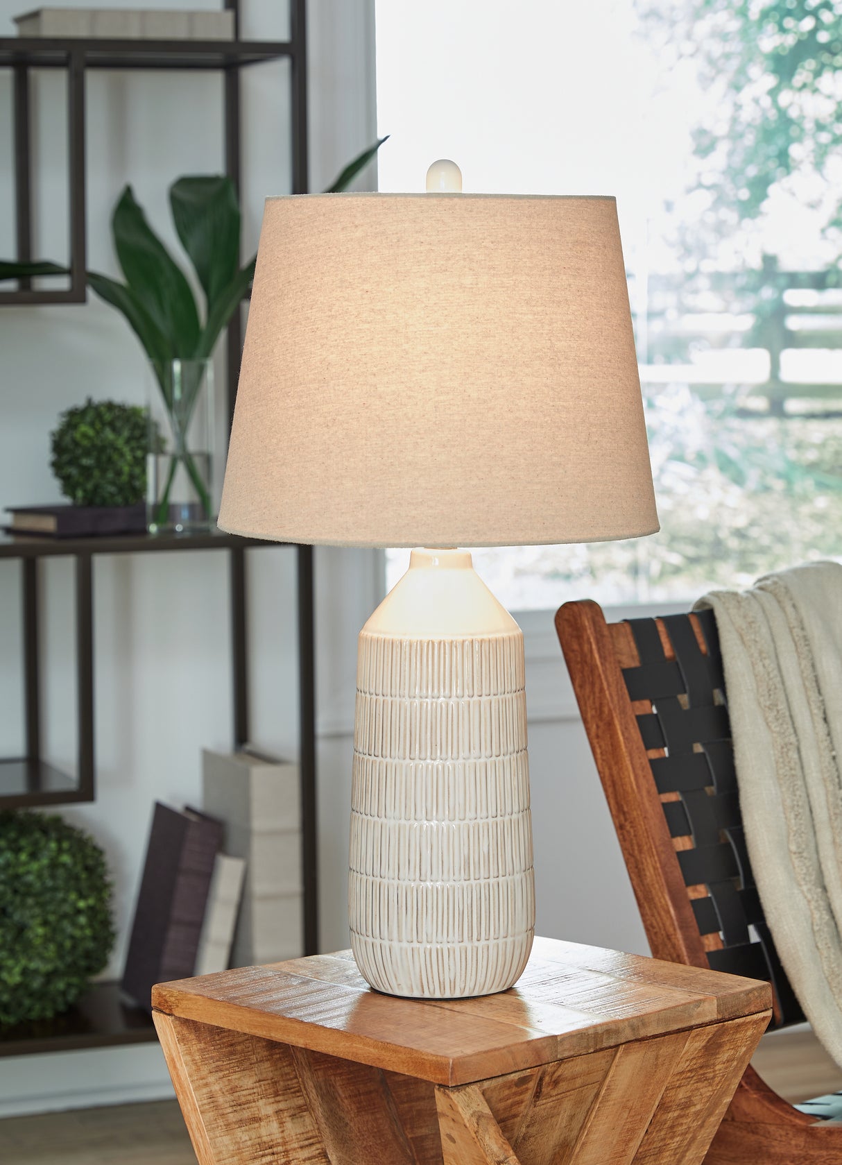 Willport Off White Table Lamp (Set of 2) - L177994 - Luna Furniture